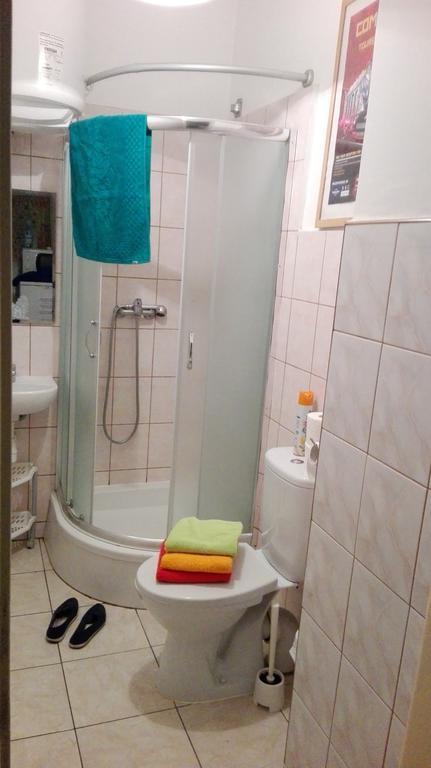 Hostel Aleje 28 Krakau Zimmer foto